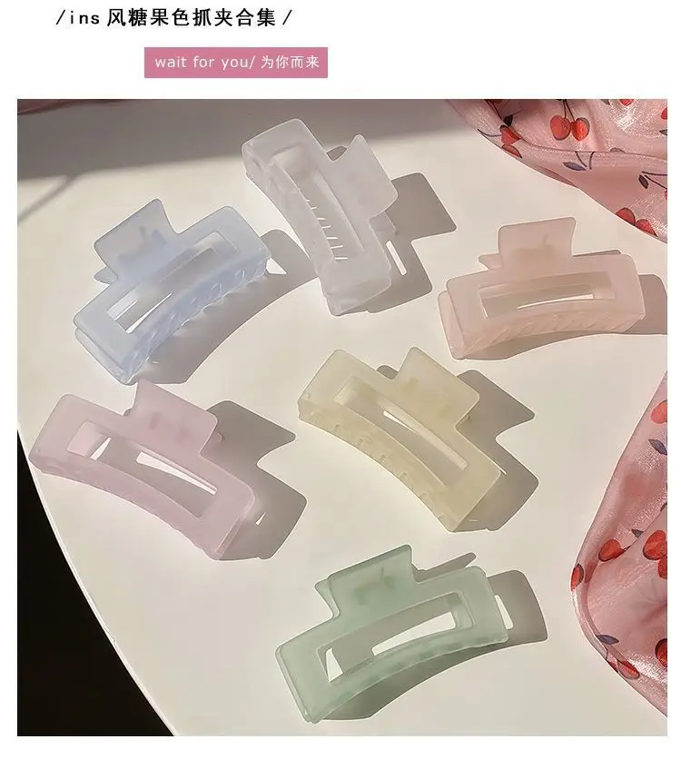Transparent Frosted Frosted Texture Hair Claw for Women — feature 4
