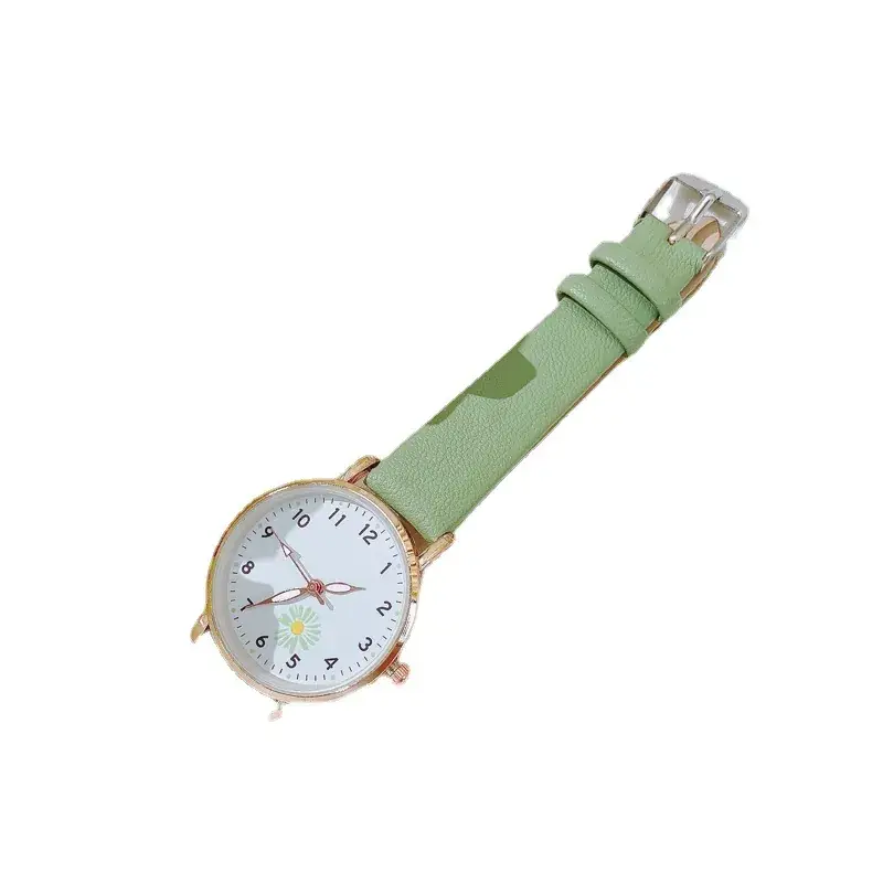 Daisy Retro Women's Quartz Watch with Star Chain - Image 12