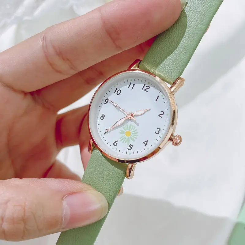 Daisy Retro Women's Quartz Watch with Star Chain — feature 13