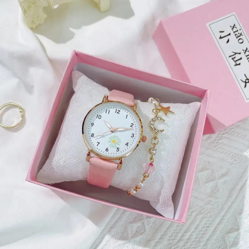 Daisy Retro Women's Quartz Watch with Star Chain — feature 4