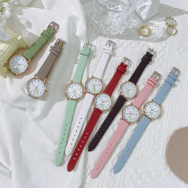 Daisy Retro Women's Quartz Watch with Star Chain — feature 6