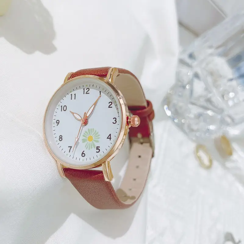 Daisy Retro Women's Quartz Watch with Star Chain — feature 8