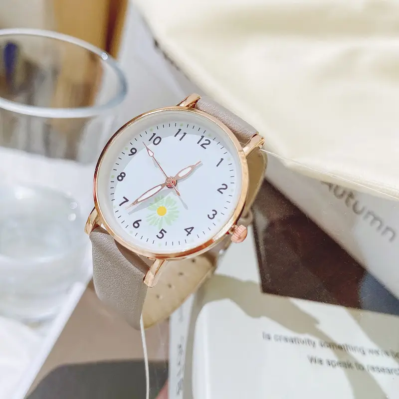 Daisy Retro Women's Quartz Watch with Star Chain — feature 9
