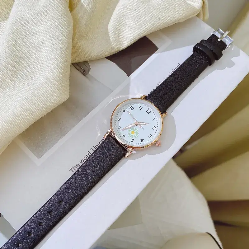 Daisy Retro Women's Quartz Watch with Star Chain - Image 3