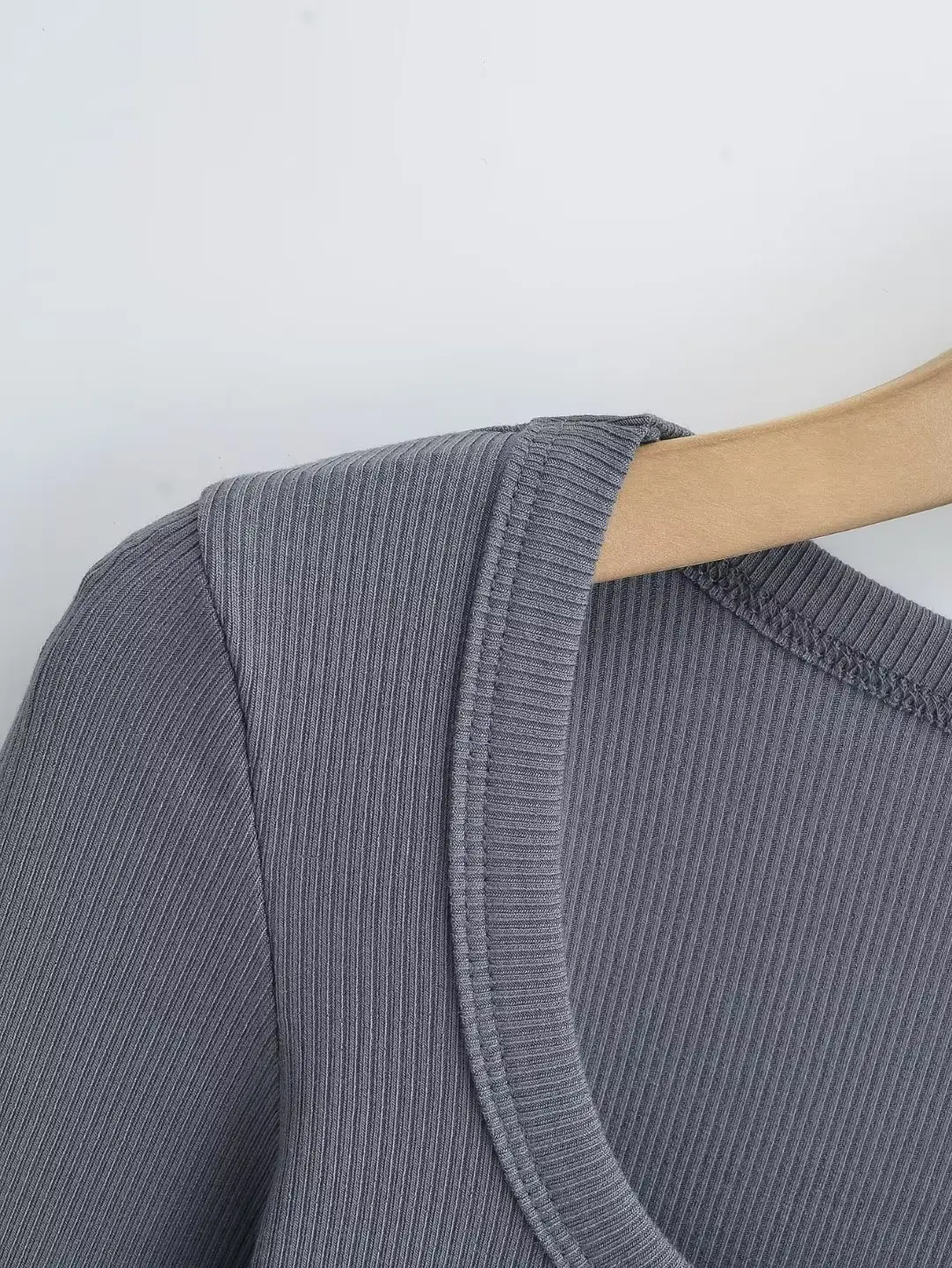 Black Long Sleeve Round Neck Slimming T-Shirt for Women — feature 14