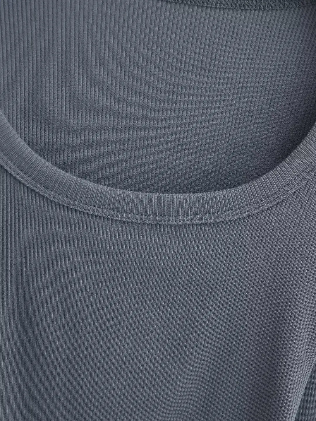 Black Long Sleeve Round Neck Slimming T-Shirt for Women — feature 15