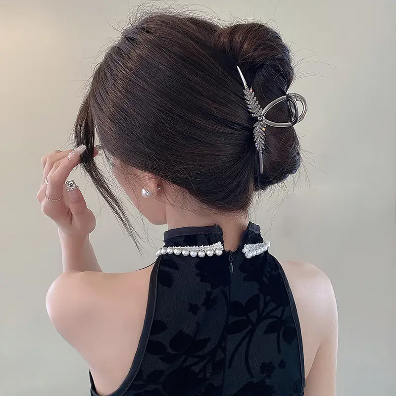Elegant Pearl Tassel Hair Clip for Women - Image 7