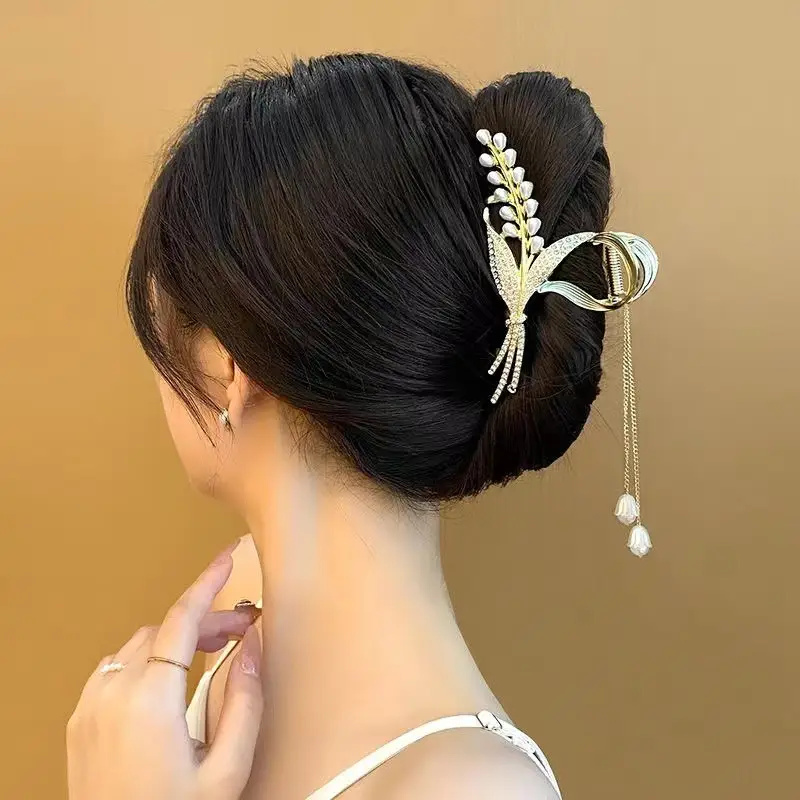 Elegant Pearl Tassel Hair Clip for Women - Image 4