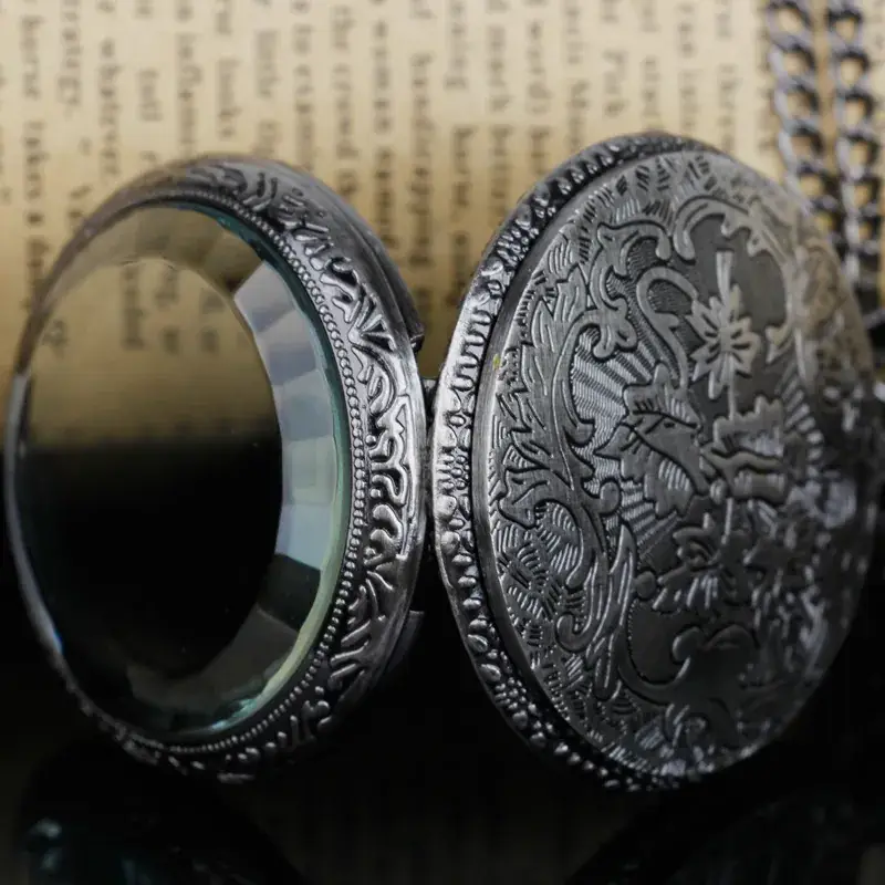 Jack Skull Pocket Watch with Devil Quartz Design — feature 5