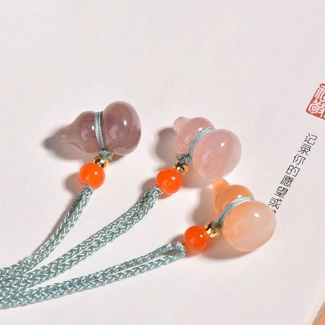Natural Gold Silk Jade Gourd Pendant Xinjiang Color — feature 5