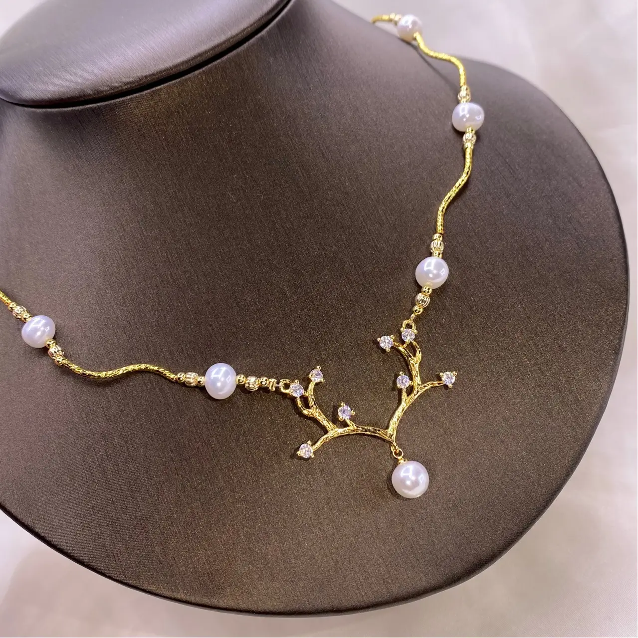 18K Gold Antique Pearl Necklace for Women — feature 4