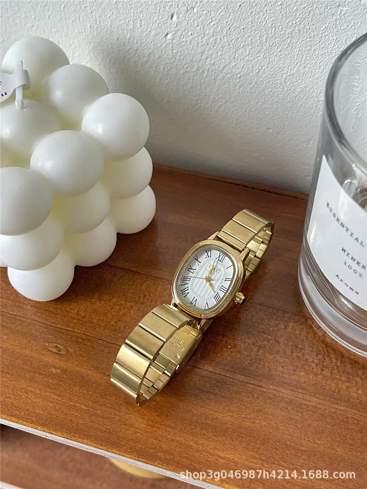 Women's Stainless Steel Quartz Watch with Elegant Light Beige Dial — feature 10