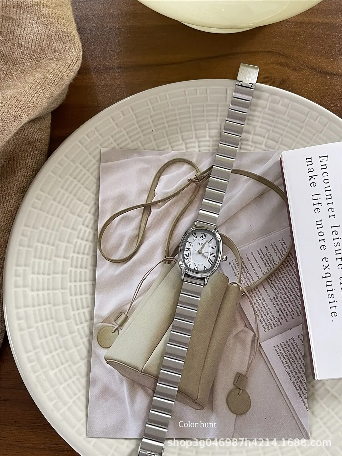 Women's Stainless Steel Quartz Watch with Elegant Light Beige Dial — feature 13