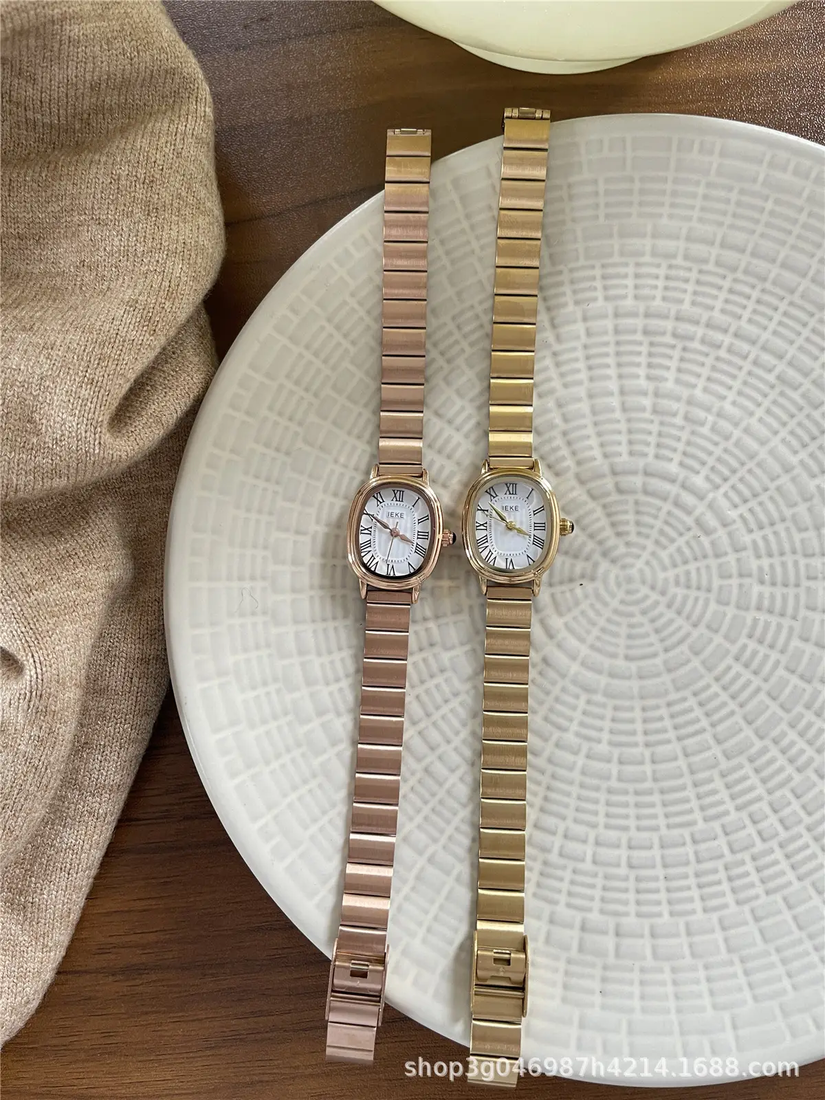 Women's Stainless Steel Quartz Watch with Elegant Light Beige Dial — feature 7