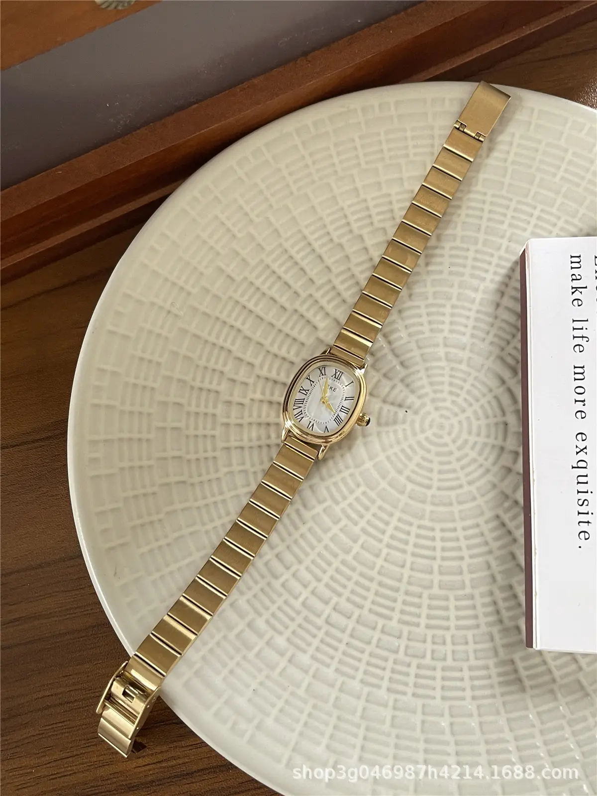 Women's Stainless Steel Quartz Watch with Elegant Light Beige Dial — feature 8