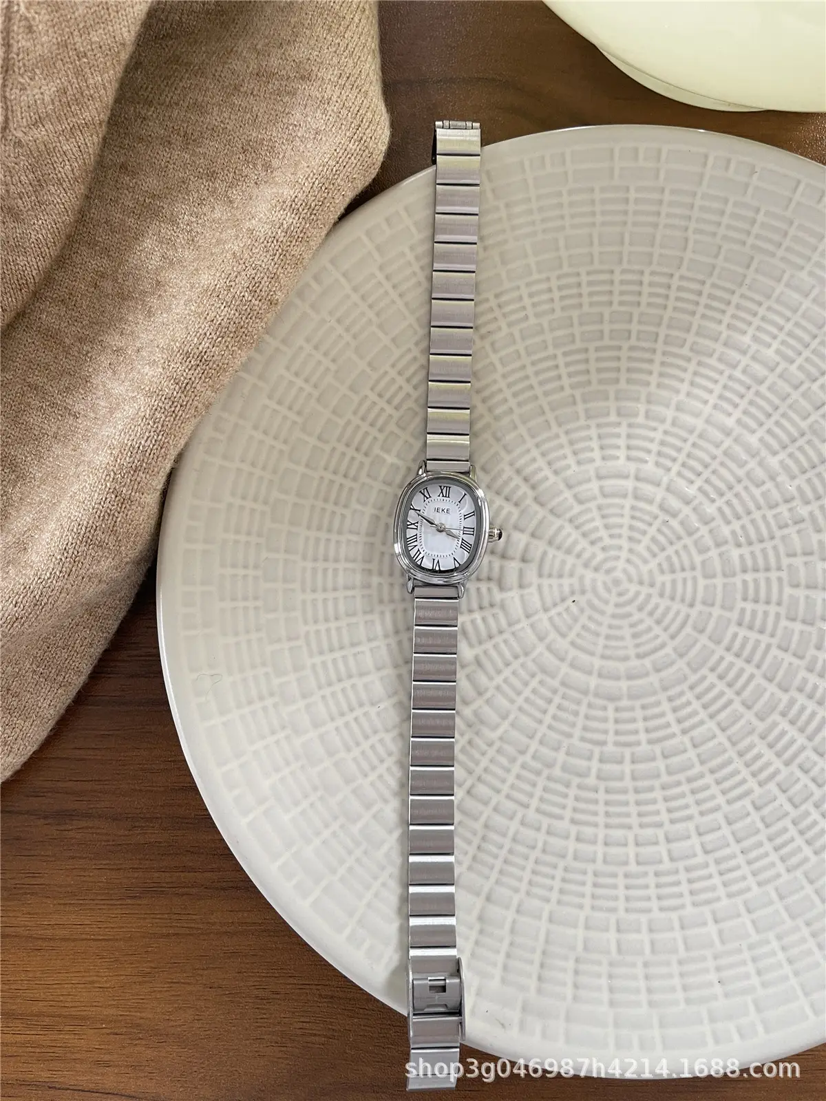 Women's Stainless Steel Quartz Watch with Elegant Light Beige Dial