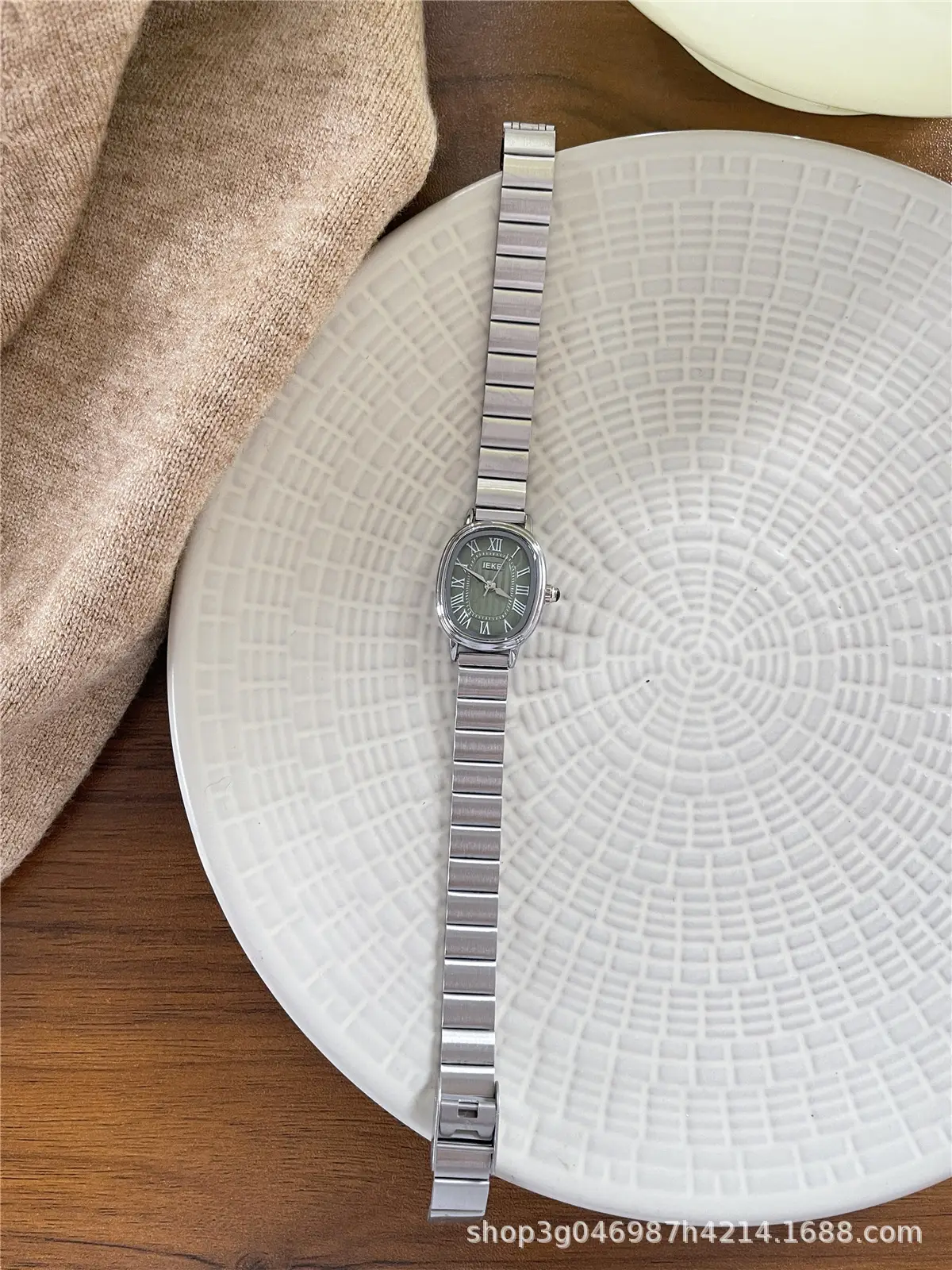 Women's Stainless Steel Quartz Watch with Elegant Light Beige Dial