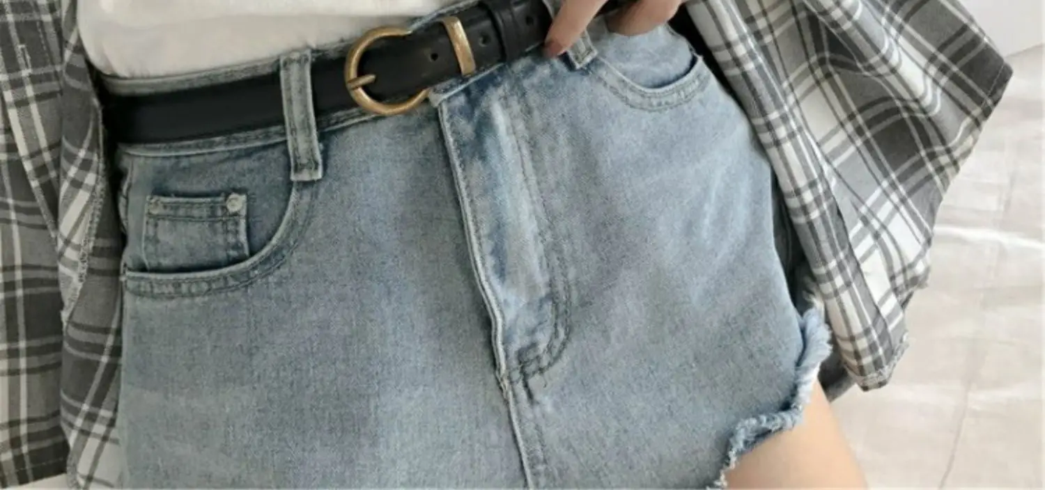 Women's Belt with Jeans & Striped Shirt 2024 Trend β feature 8