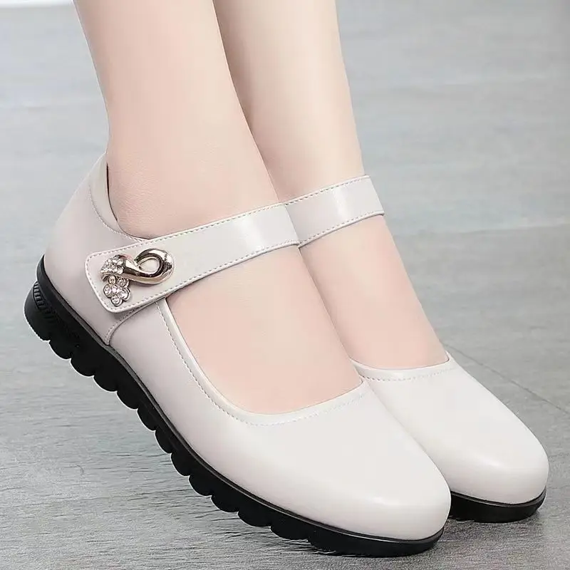 Spring and Autumn New Soft Leather Mother Round-toe Shoes Women's Non-slip Velcro Flat Leather Shoes for Middle-aged and Elderly Women's Work Shoes - Image 3