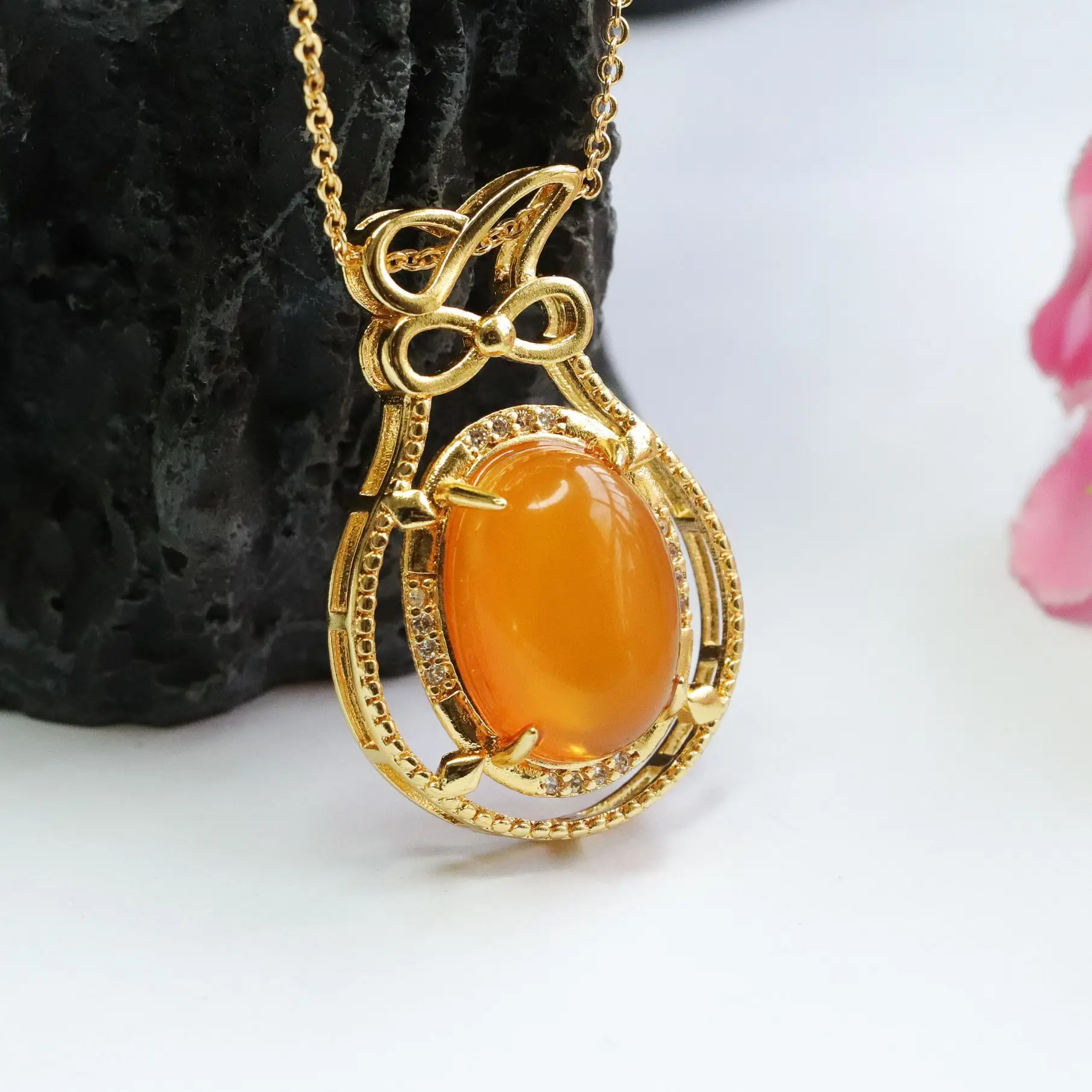 Natural Amber Beeswax Pendant Necklace with Bow — feature 11