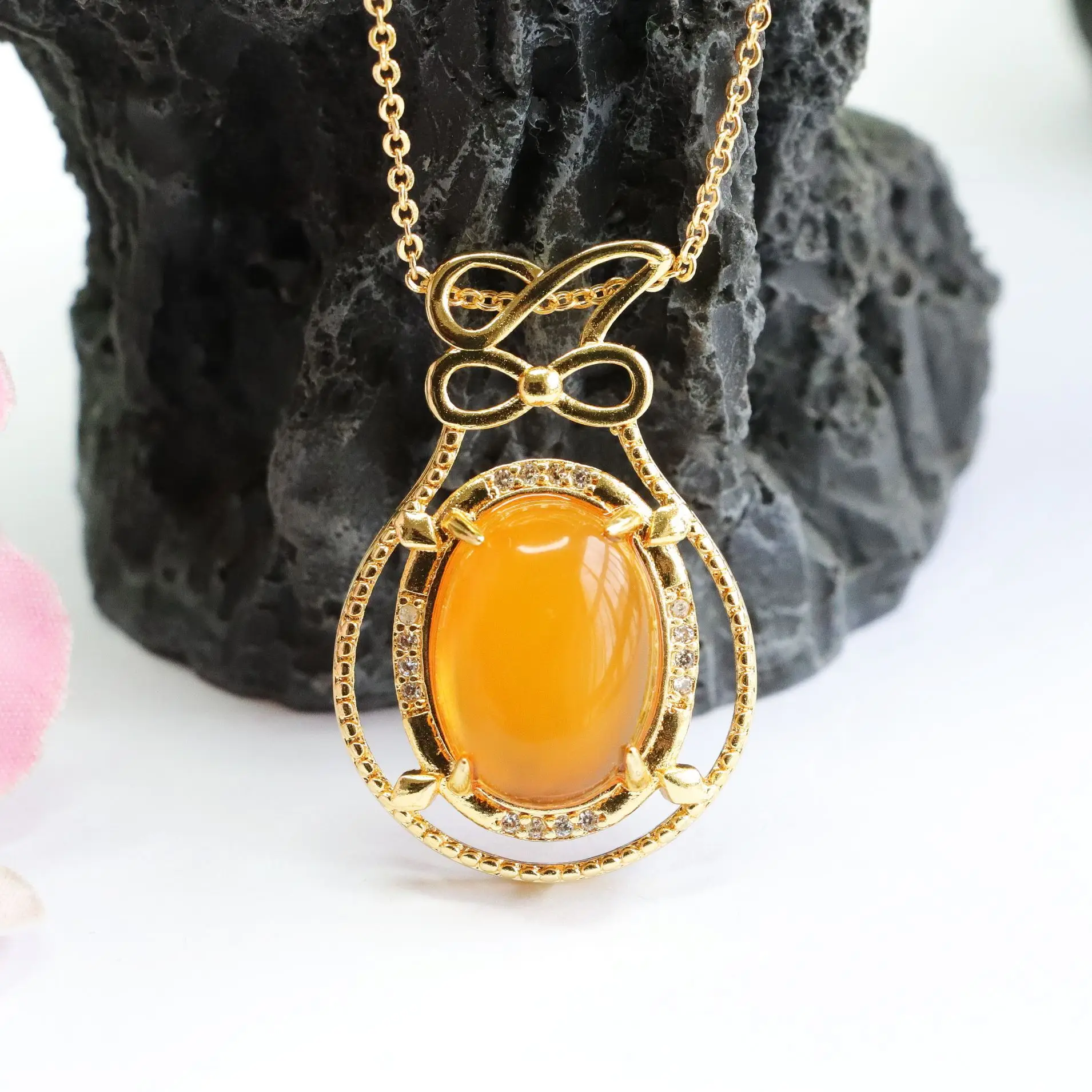Natural Amber Beeswax Pendant Necklace with Bow — feature 9
