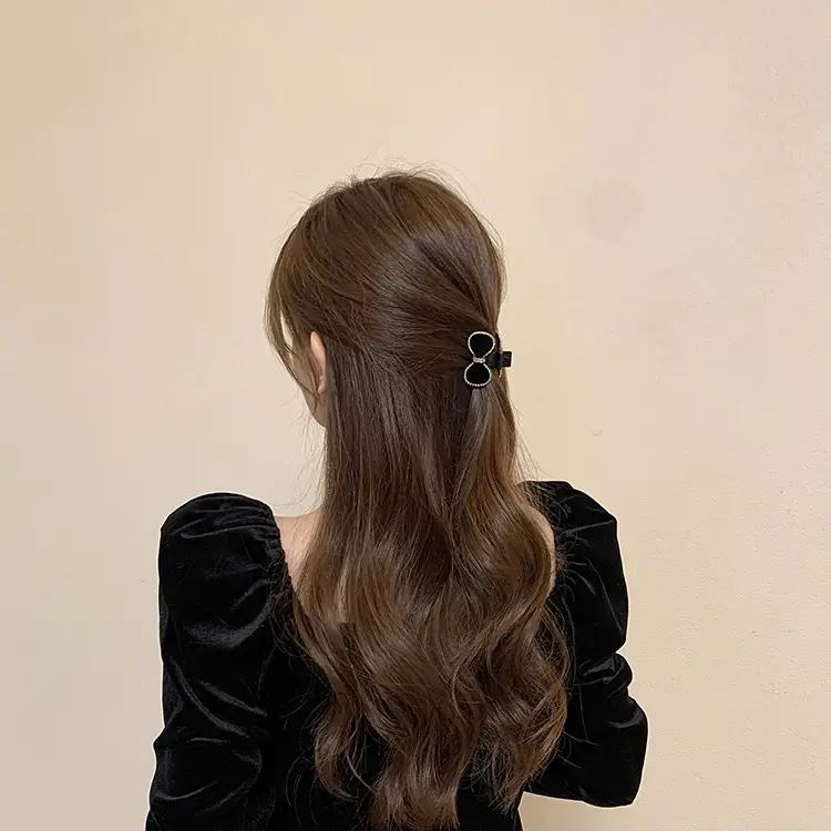 Sparkling Diamond Hairpin for Women Black Bow Small - Image 3