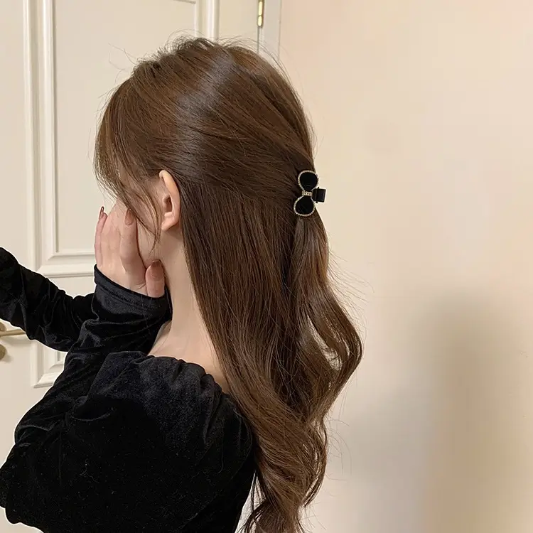 Sparkling Diamond Hairpin for Women Black Bow Small - Image 4