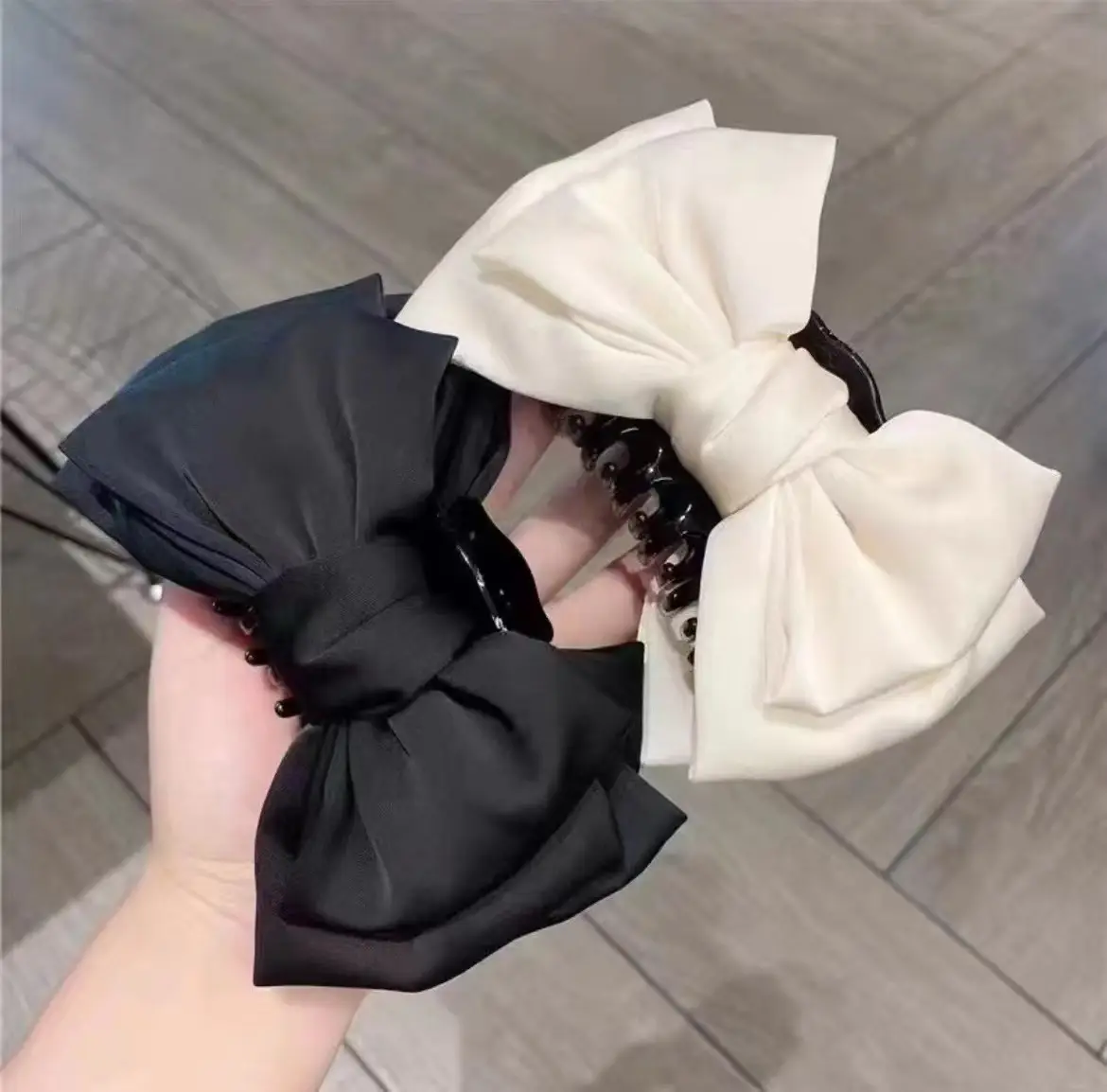 Sweet Double-Sided Fur Hair Clip for Women — feature 6
