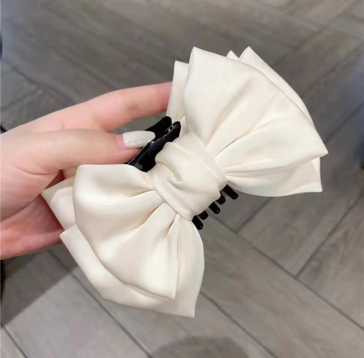 Sweet Double-Sided Fur Hair Clip for Women — feature 7