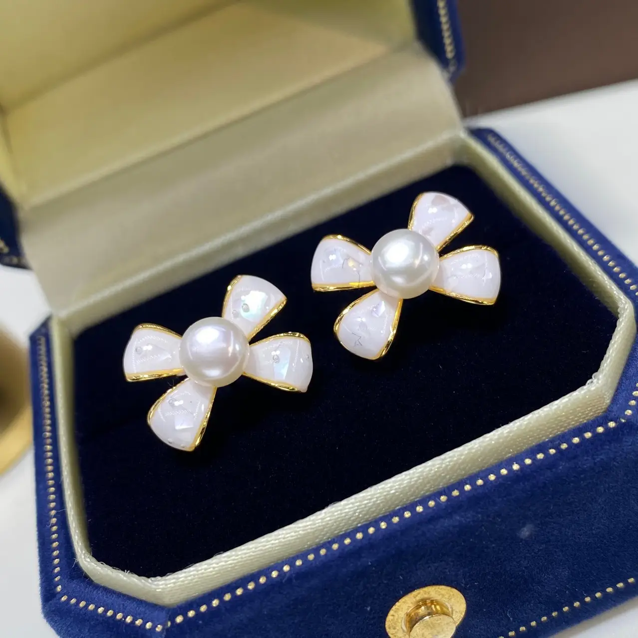 French Bow Pearl Earrings 6mm 18K Gold - Image 2