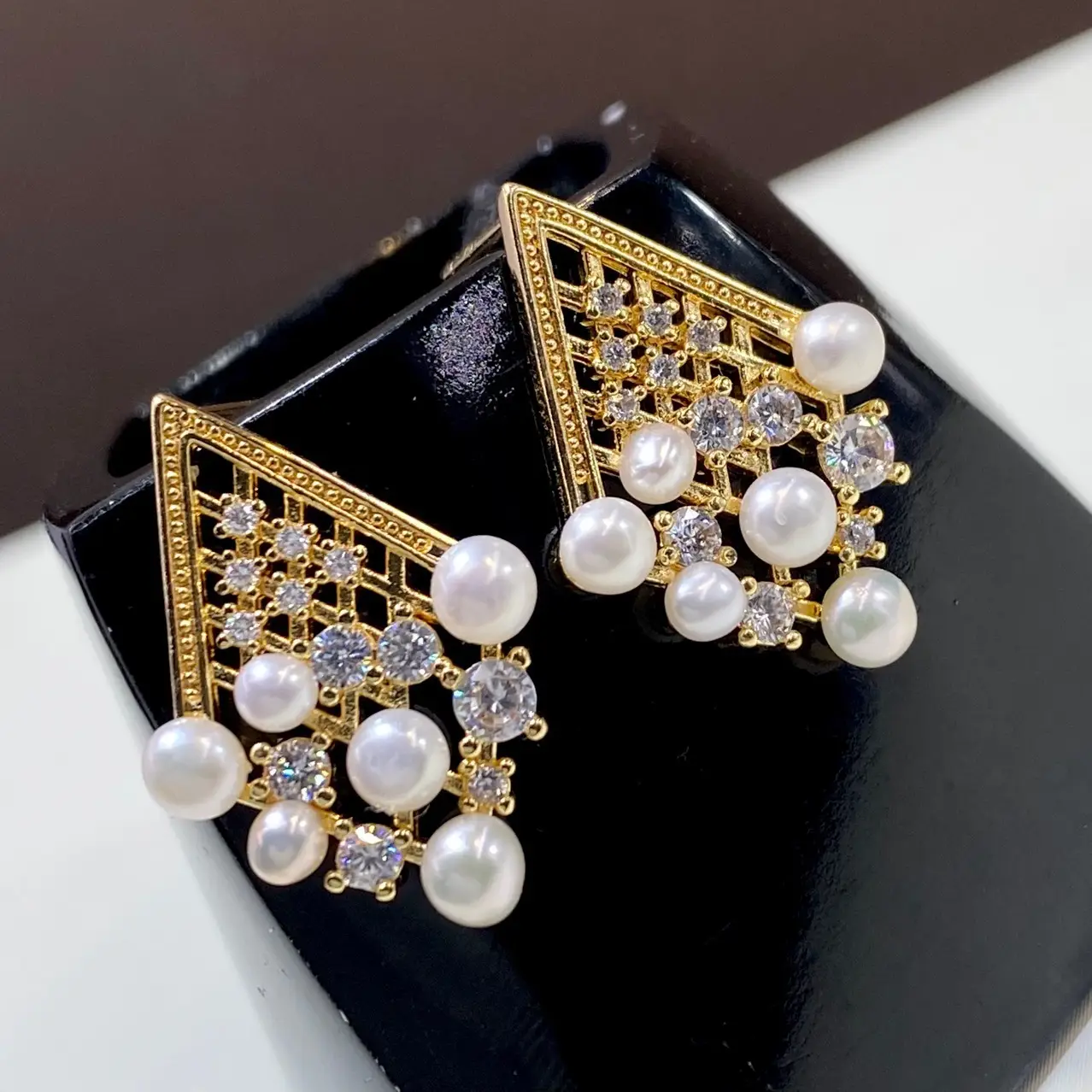 18K Gold Pearl Earrings for Women Elegant Jewelry - Image 2
