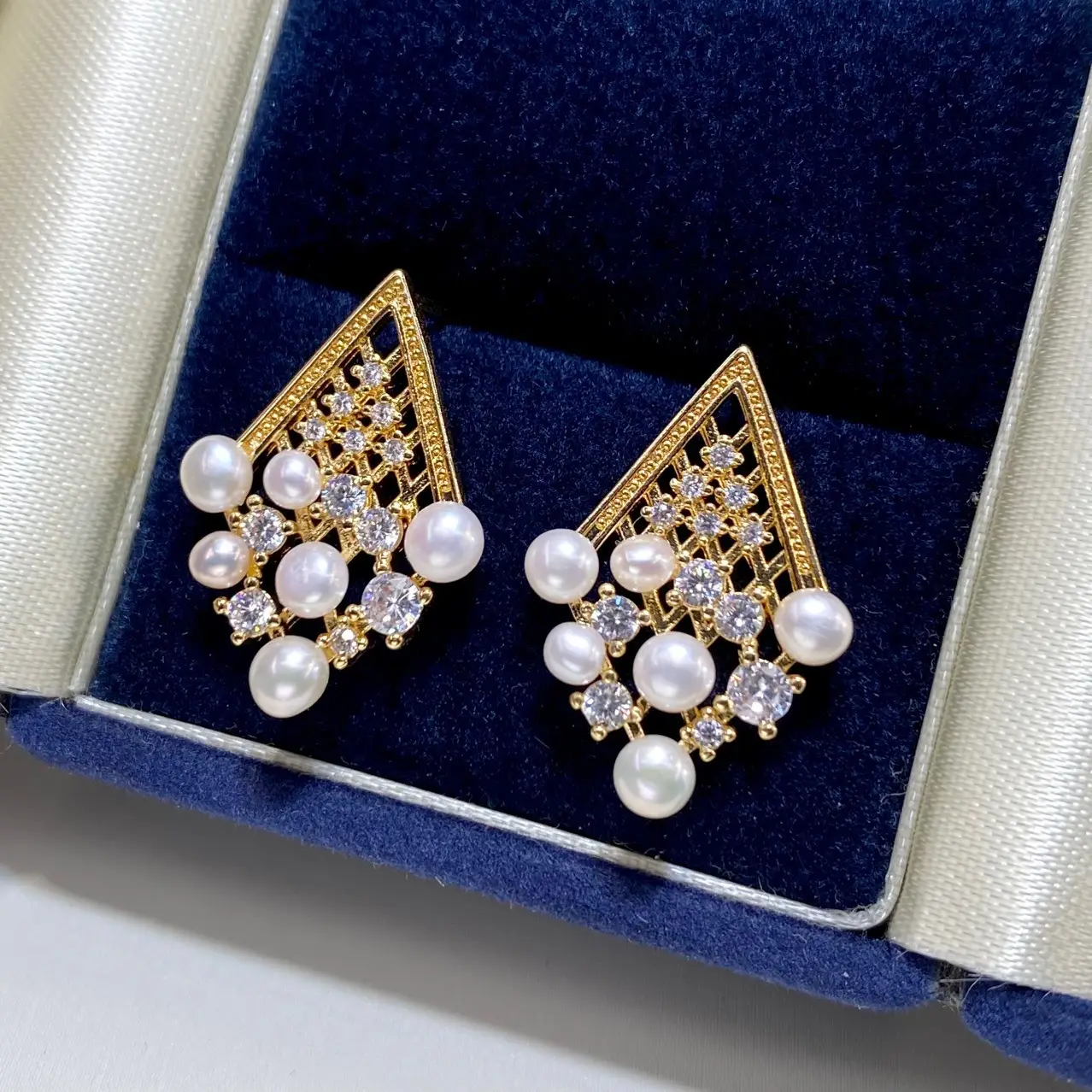 18K Gold Pearl Earrings for Women Elegant Jewelry - Image 3