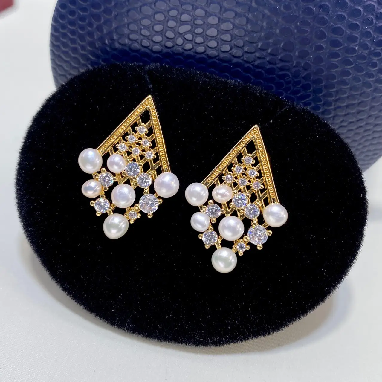 18K Gold Pearl Earrings for Women Elegant Jewelry — feature 6