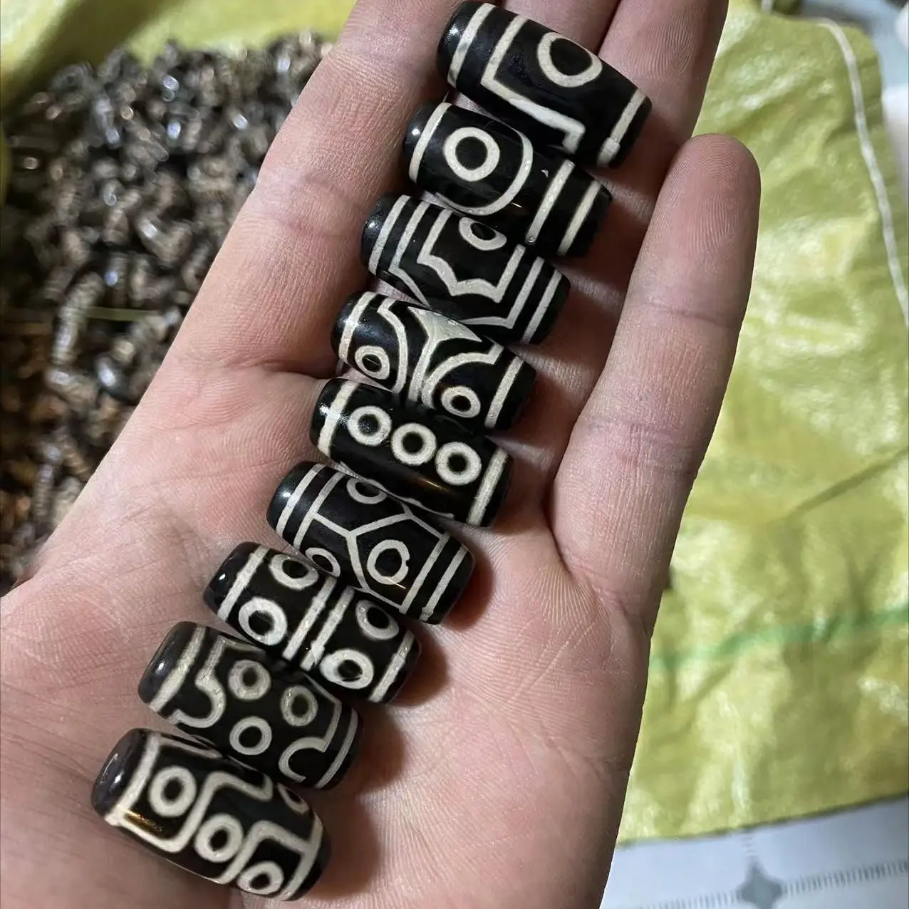 Black & White Xizang Bodhi Beads 30mm High Gloss