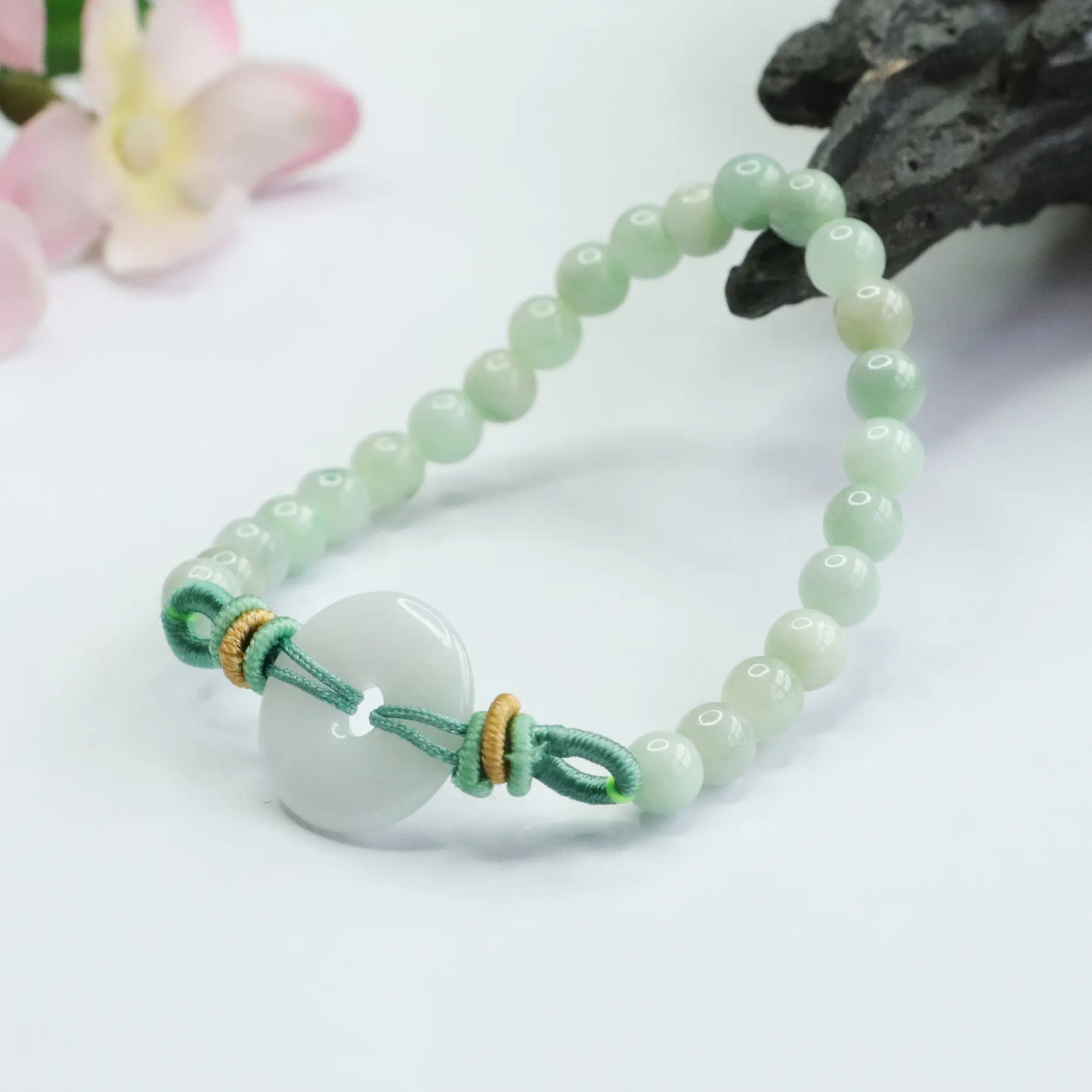 Guan Yu Jade Bracelet Peace Pendant Green White — feature 10