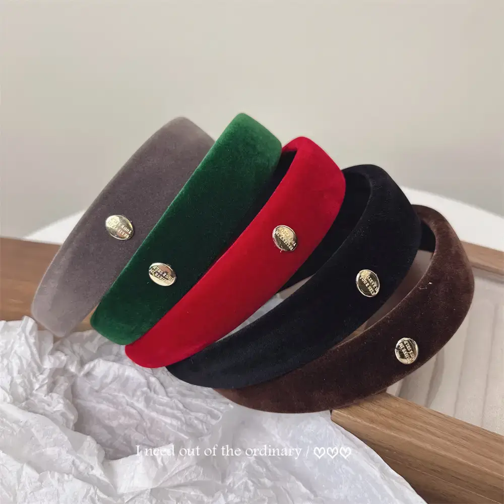 Advanced Sense Black Classic Metal Round Velvet Headband French Retro Elegant Exterior Hair Pressage Hair Clamp Headband — feature 3