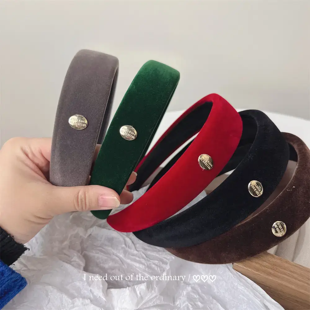 Advanced Sense Black Classic Metal Round Velvet Headband French Retro Elegant Exterior Hair Pressage Hair Clamp Headband — feature 4