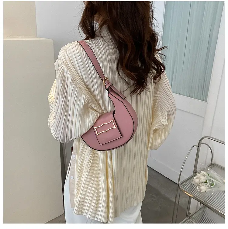 Black Fashionable Shoulder Bag for Women 2022 — feature 14