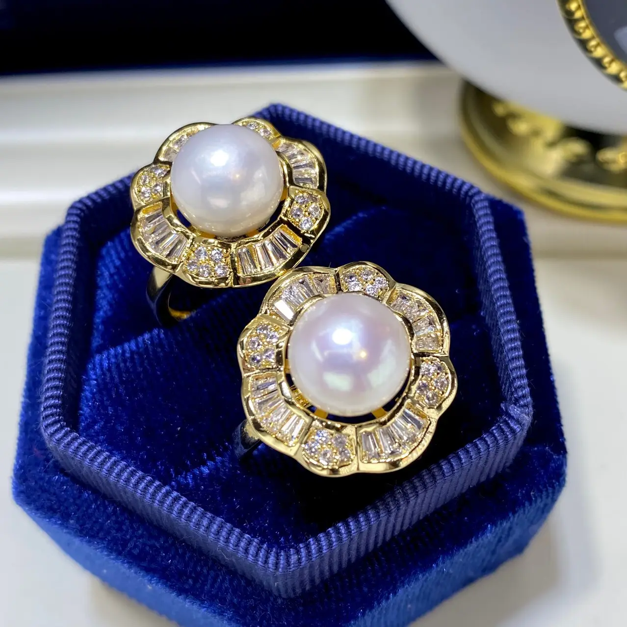 11mm Pink Pearl Ring with 18K Gold Plated Beads - Image 3