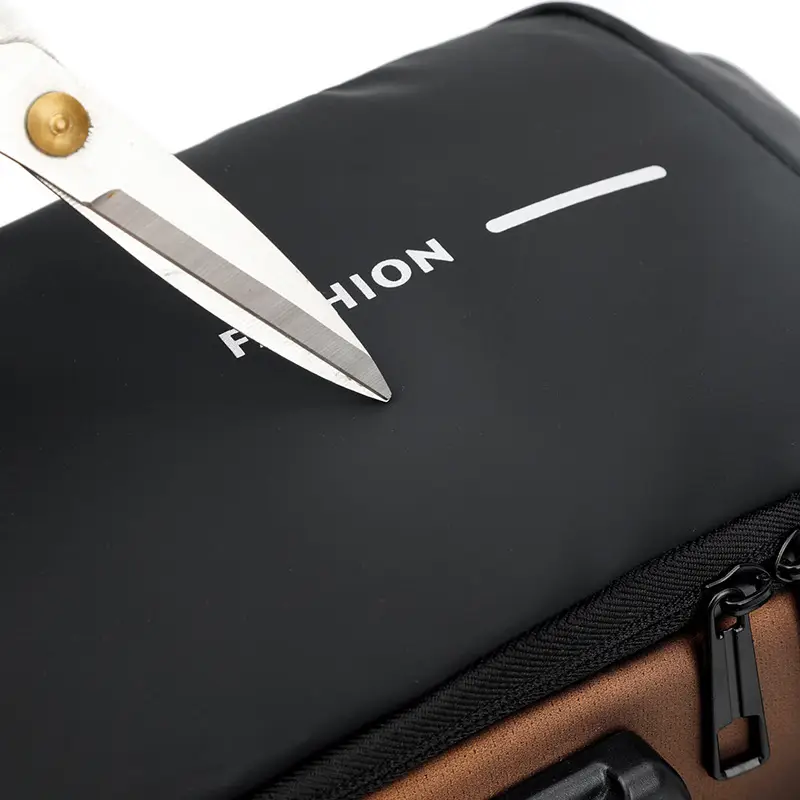 Men's Black Textured Crossbody Bag 2025 Winter — feature 16
