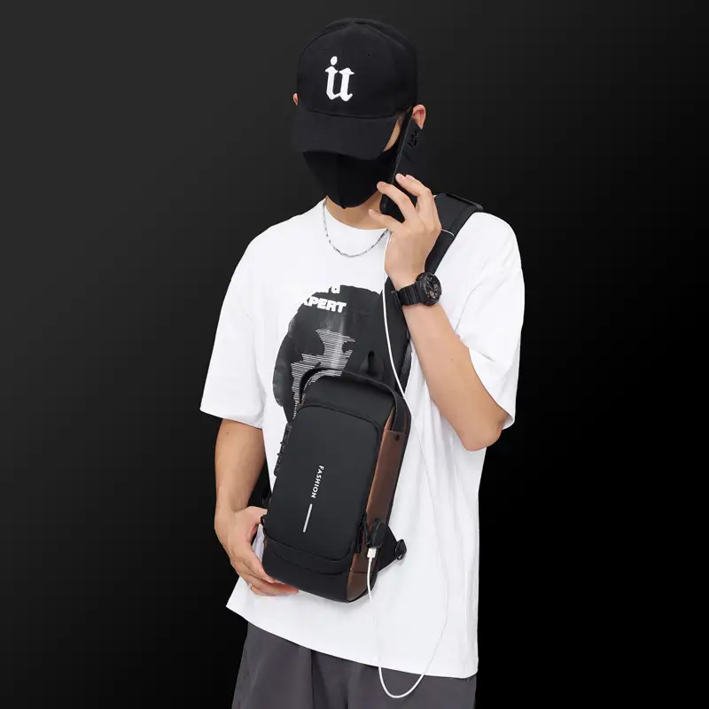 Men's Black Textured Crossbody Bag 2025 Winter — feature 4