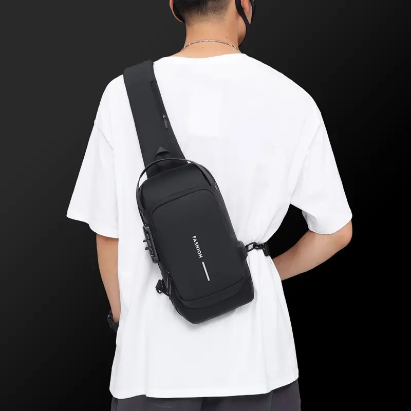Men's Black Textured Crossbody Bag 2025 Winter — feature 7