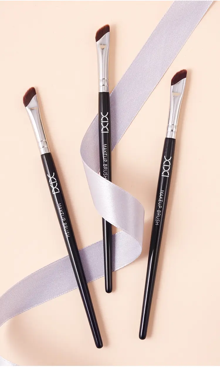 Xixi Sickle Eyeliner Brush Fine Oblique Head — feature 11