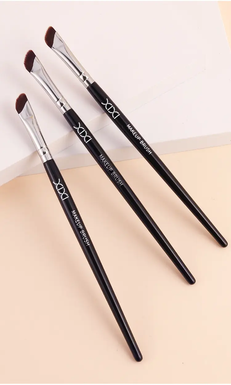 Xixi Sickle Eyeliner Brush Fine Oblique Head — feature 12