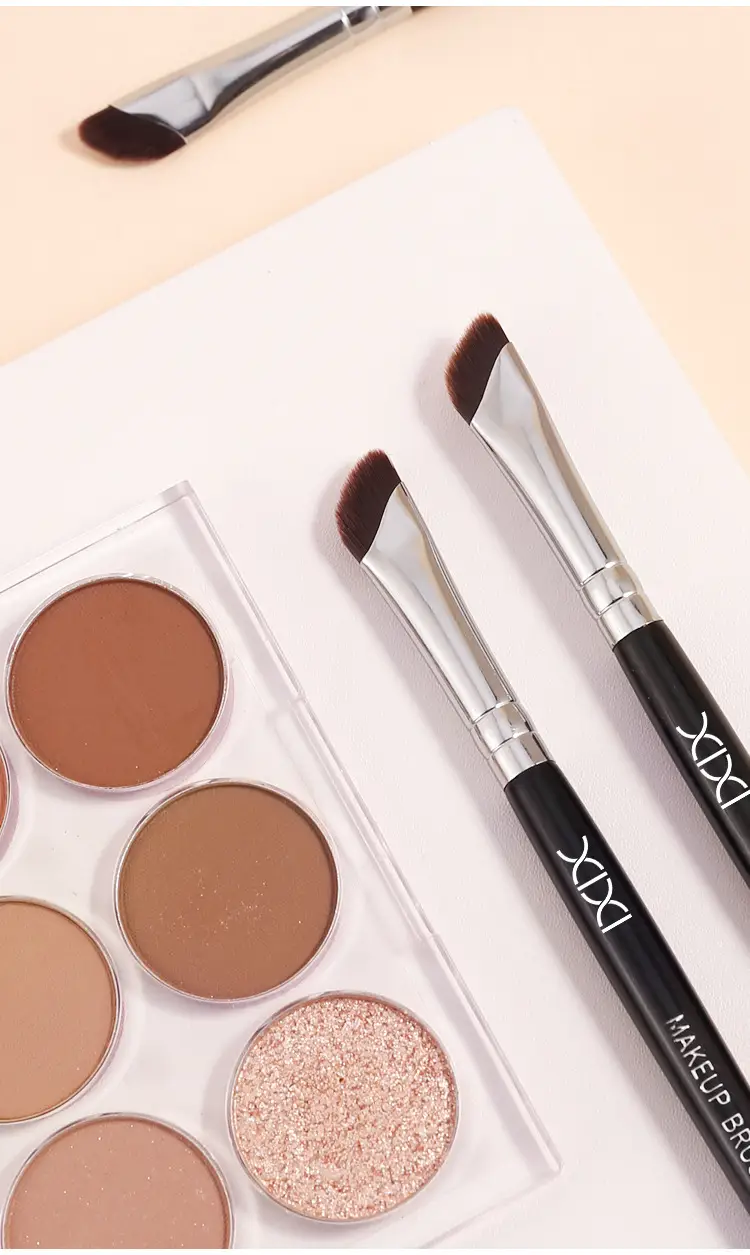 Xixi Sickle Eyeliner Brush Fine Oblique Head — feature 13