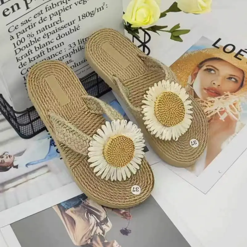 Ethnic Style Imitation Straw Travel Espadrille Women's Sandals, Trbottomy Outer Wear Flip-Flops, Fashionable Beach Flower Flip-Flops for Women