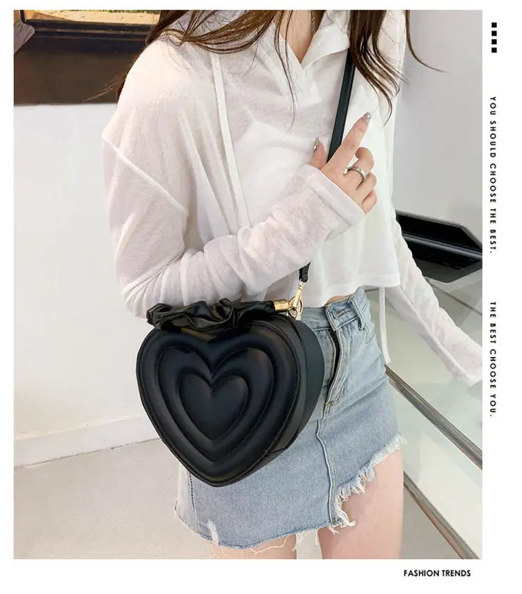 Women's Red Heart Crossbody Bag 2022 — feature 1