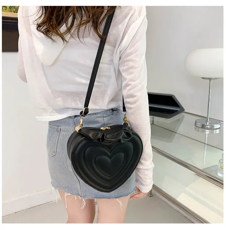 Women's Red Heart Crossbody Bag 2022 — feature 15