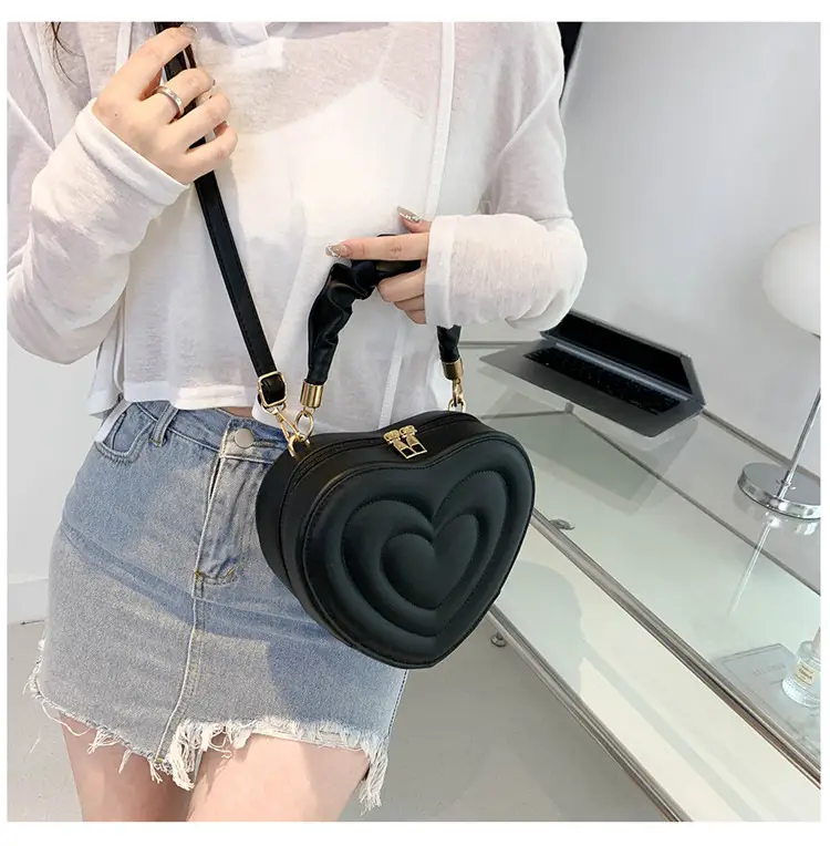 Women's Red Heart Crossbody Bag 2022 — feature 16