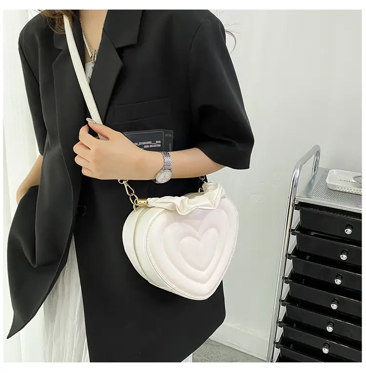 Women's Red Heart Crossbody Bag 2022 — feature 21